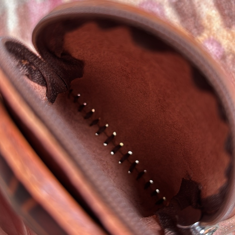 Darling little hand tooled Leather Tiger small purse/bag/zip pouch - Picture 11 of 12